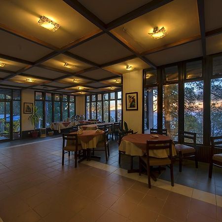 Arcadian Blue Pines Hotel Murree Exterior photo