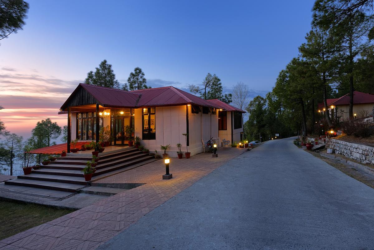 Arcadian Blue Pines Hotel Murree Exterior photo